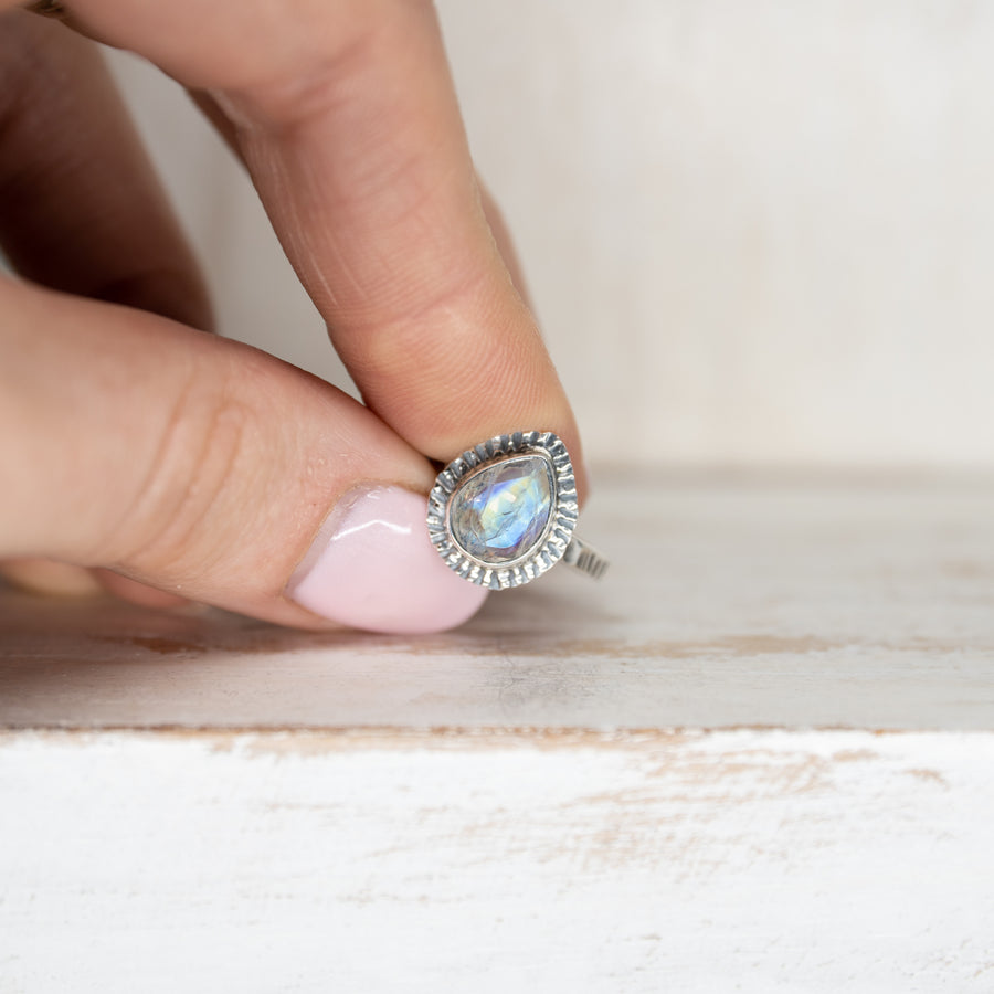 SELENA MOONSTONE RING - SILVER