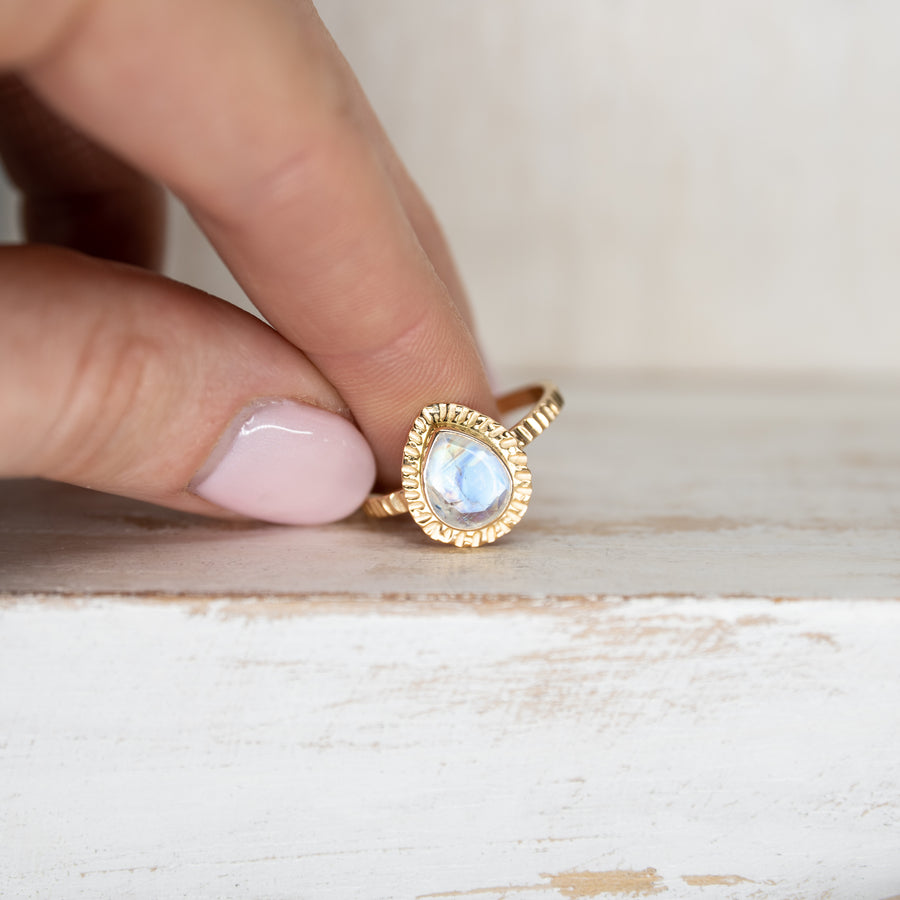 SELENA MOONSTONE RING - GOLD