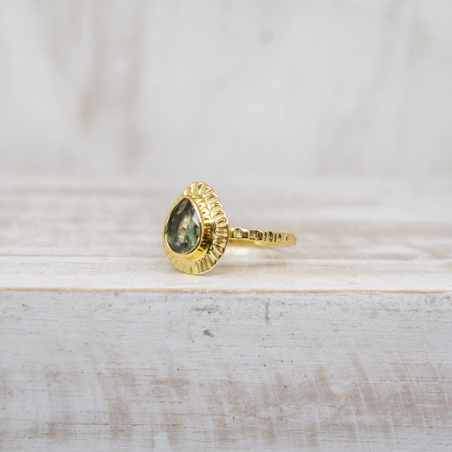 SELENA LIGHT GREEN TOURMALINE RING - GOLD