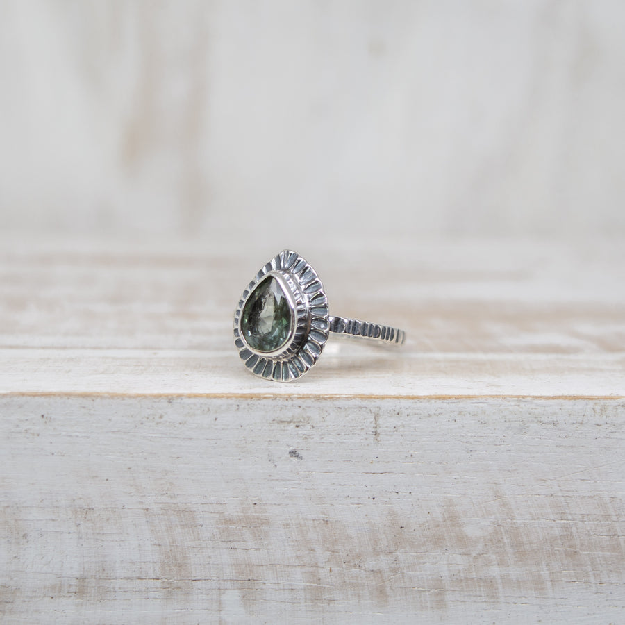 SELENA LIGHT GREEN TOURMALINE RING - SILVER